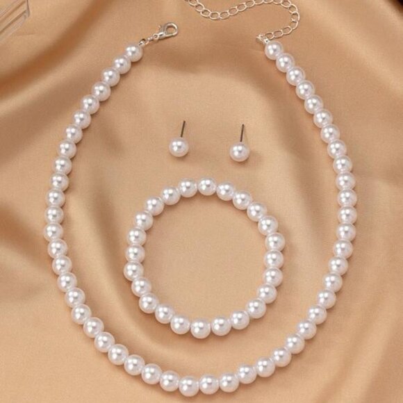 Akoya Pearl Jewelry Set with 925 Sterling Silver Clasp - Picture 1 of 5